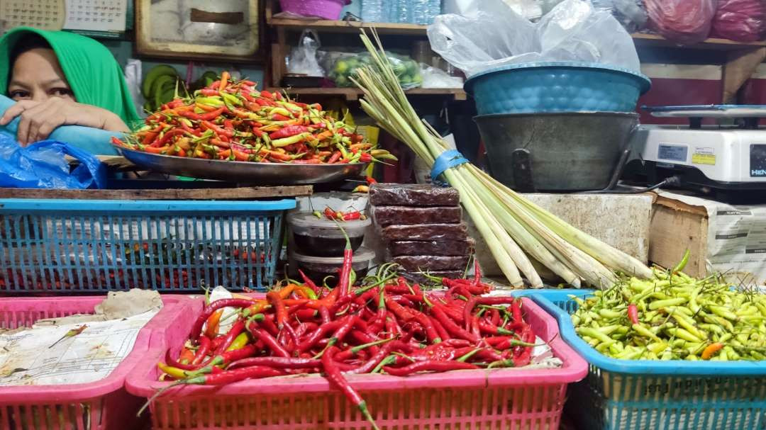 Harga cabai di Surabaya naik capai Rp100 ribu per Kg. (Foto: Fariz Yarbo/Ngopibareng.id)