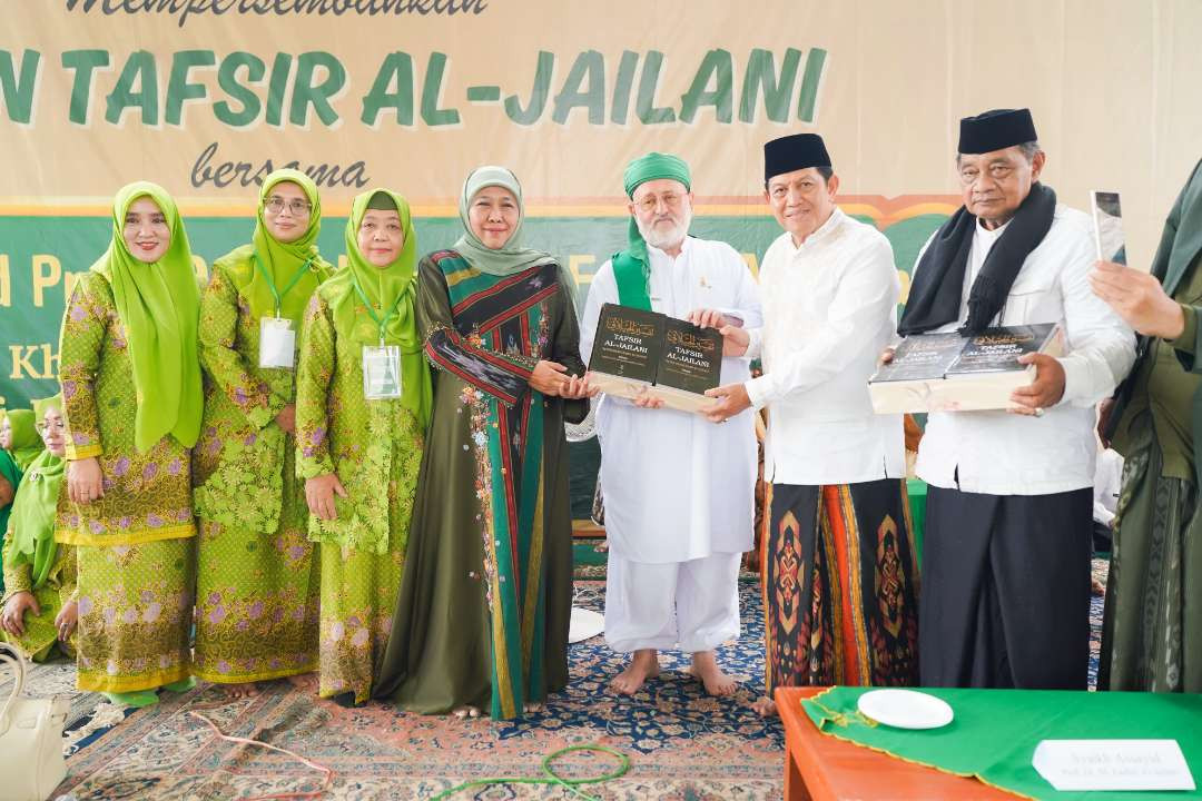 Khofifah bersama PW Muslimat NU Jawa Barat menggelar Kajian Tafsir Al-Jailani dengan Syaikh Assayyid Prof Dr Muhammad Fadhil Al-Jailani. (Foto: Dok Khofifah IP)