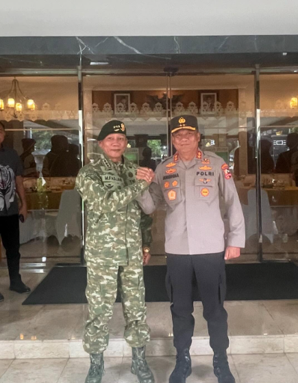 Pangkostrad Letjen TNI Mohammad Fadjar dan Kadivhubinter Polri, Irjen Pol Krishna Murti. (Foto: Instagram @krishnamurti_bd91)