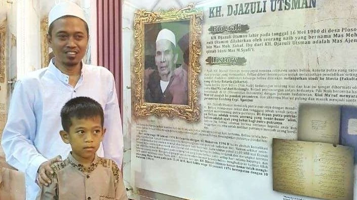 KH M Ma'ruf Khozin, alumni Pondok Ploso, kini Pengasuh Pondok Pesantren Raudlatul Ulum, Suramadu, Bangkalan, Madura. (Foto: ybs/ngopibareng.id)