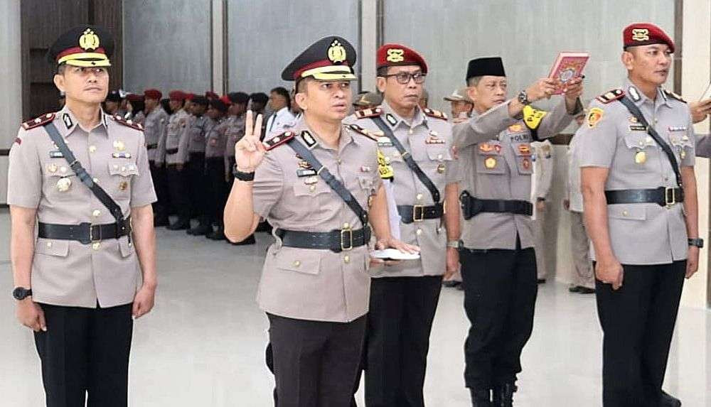 Dua pejabat utama baru Polres Bondowoso, Wakapolres Kompol Eka Wira Dharma Sibarani dan Kasatreskrim AKP Rony Ismullah. (Foto: Guido Saphan/Ngopibareng.id)