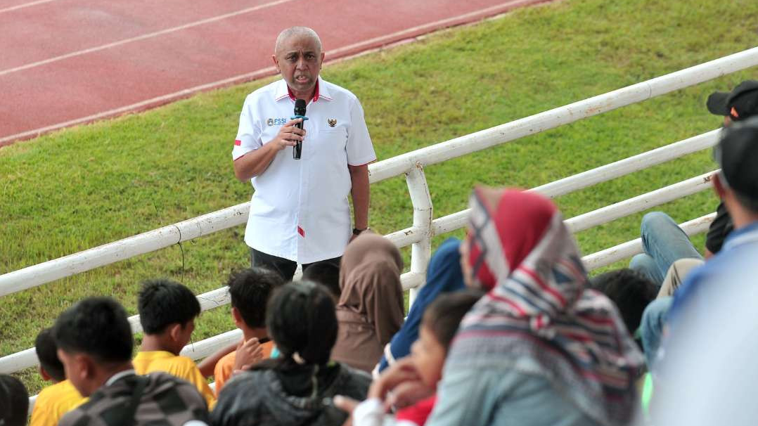 Ketua PSSI Jatim, Ahmad Riyadh UB, dalam pembukaan Liga 4 Jatim di Stadion Jember Sport Garden, Sabtu 4 Januari 2025. (Foto: PSSI Jatim)