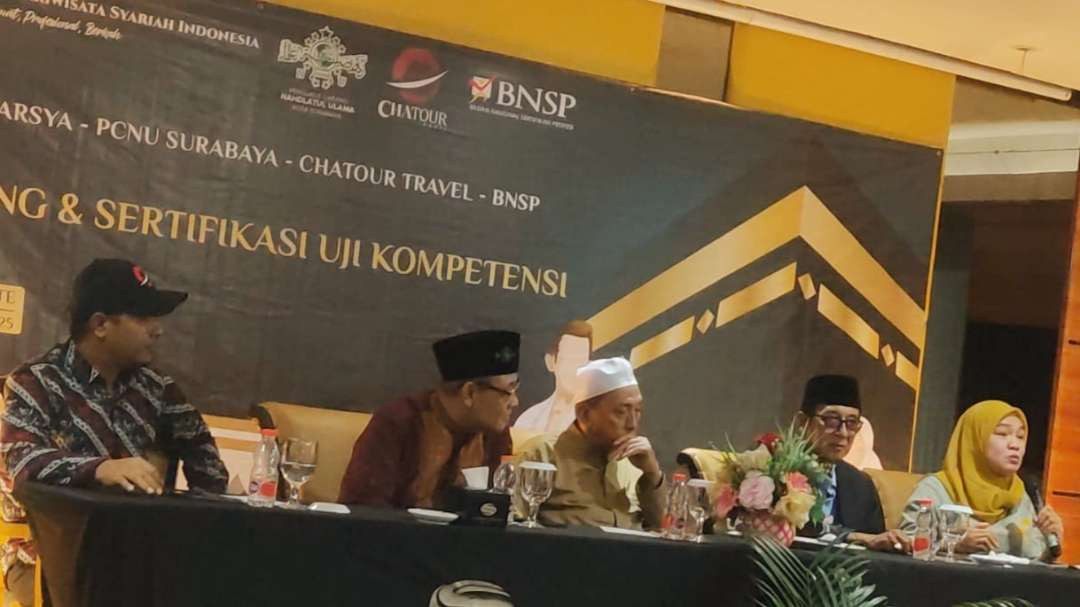 Kegiatan Up-grading dan Sertifikasi Uji Kompetensi Pembimbing Ibadah Umrah-Haji yang diikuti sebanyak 45 peserta, diselenggarakan di Hotel Surabaya Suite Surabaya, Jumat-Sabtu (3-4 Januari 2025). (Foto: nu-sby/ngopibareng.id)