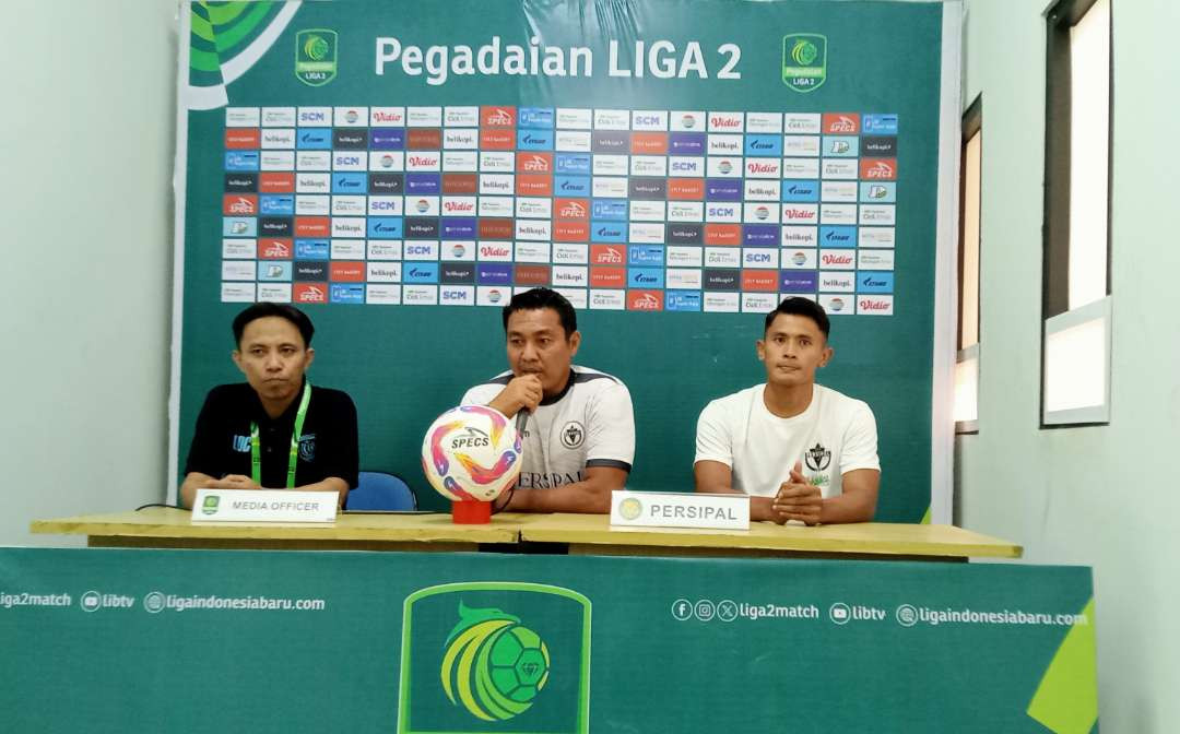 Press conference Persipal Palu FC menjelang pertandingan melawan Persela Lamongan. (Foto: Khoirul Huda/Ngopibareng.id)