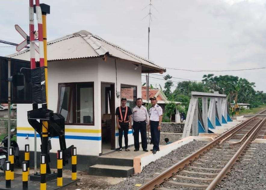 Salah satu perlintasan kereta api di Probolinggo. (Foto: Ikhsan Mahmudi/Ngopibareng.id)