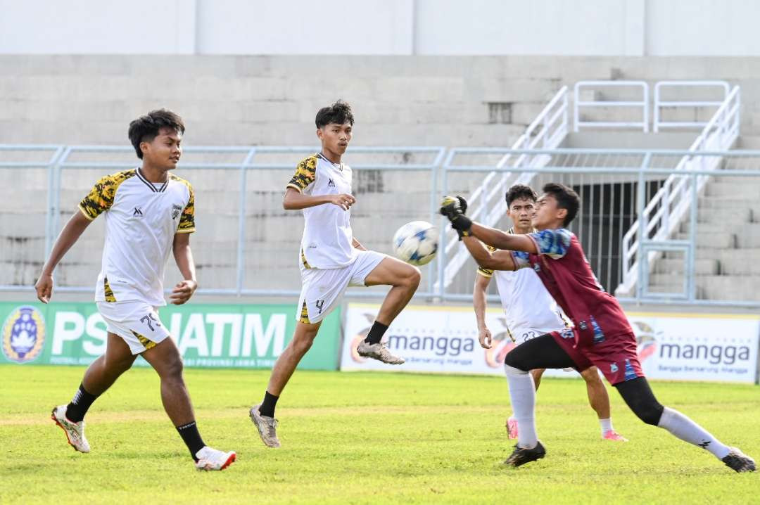 Persewangi Banyuwangi menggelar latihan sebelum menjalani laga perdana Liga 4. (Foto: Istimewa)