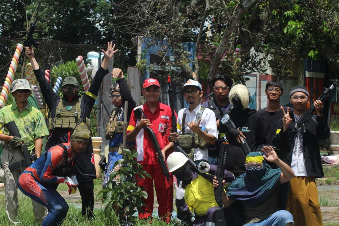 Para pemain airsoft gun menggunakan pakaian karakter untuk hindari kebosanan. (Foto: Istimewa)