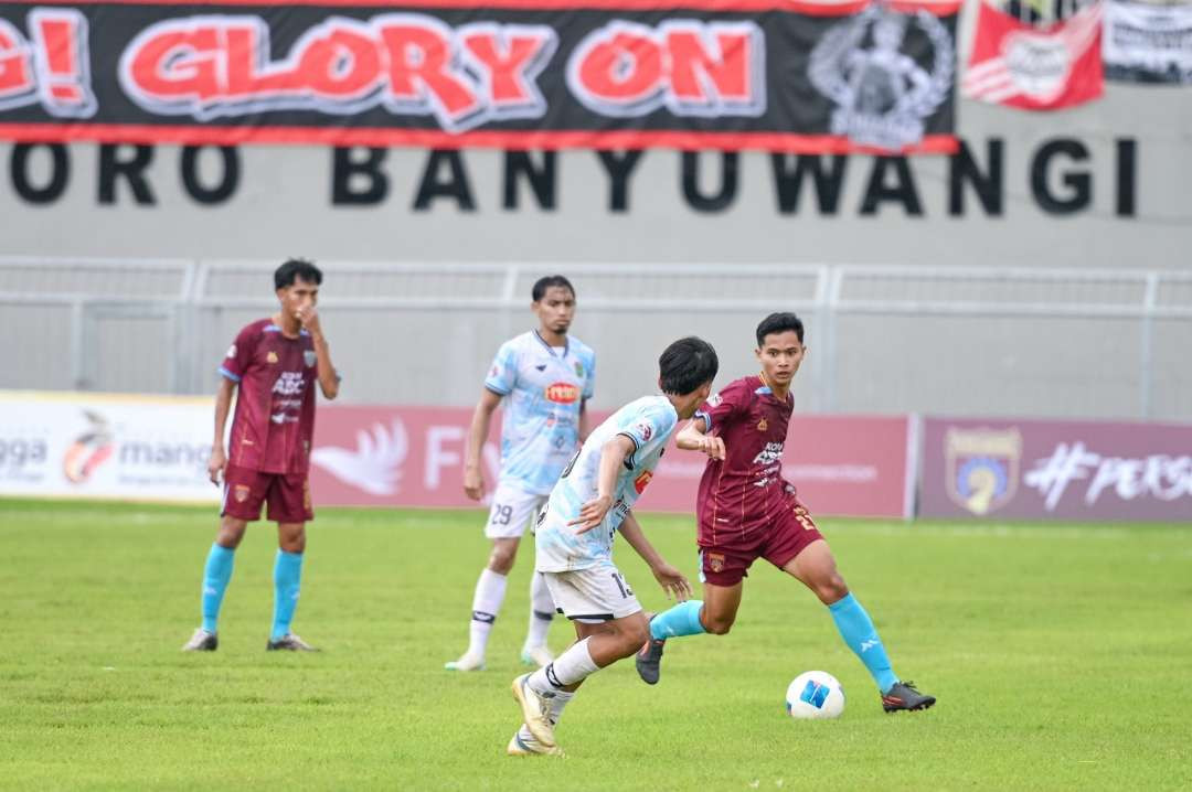 Pertandingan perdana Grup A Liga 4 Jatim, Persewangi melawan PSSS Situbondo. (Foto: Istimewa)