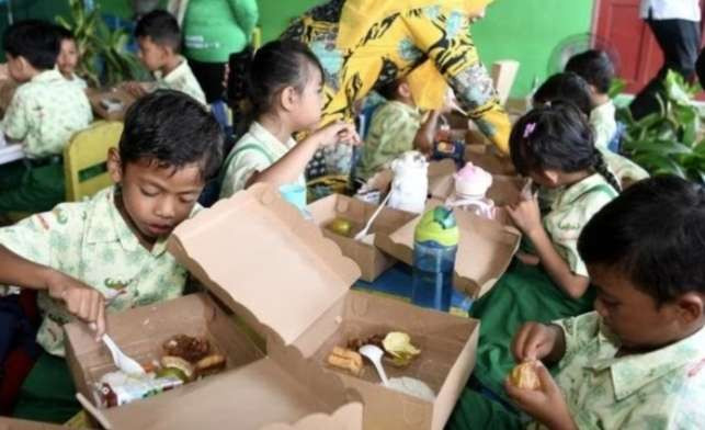 Program makan bergizi gratis secara serentak dimulai hari ini Selasa, 6 Januari 2025, bersamaan dengan berakhirnya libur sekolah. (Foto: Istimewa)