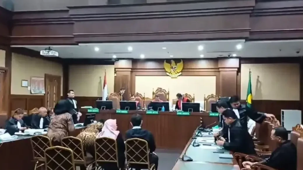 Istri hakim nonaktif Pengadilan Negeri Surabaya Erintuah Damanik, Rita Sidauruk, mengaku sedih saat melihat saldo ATM yang menunjukkan nol rupiah. (Foto: Ant)