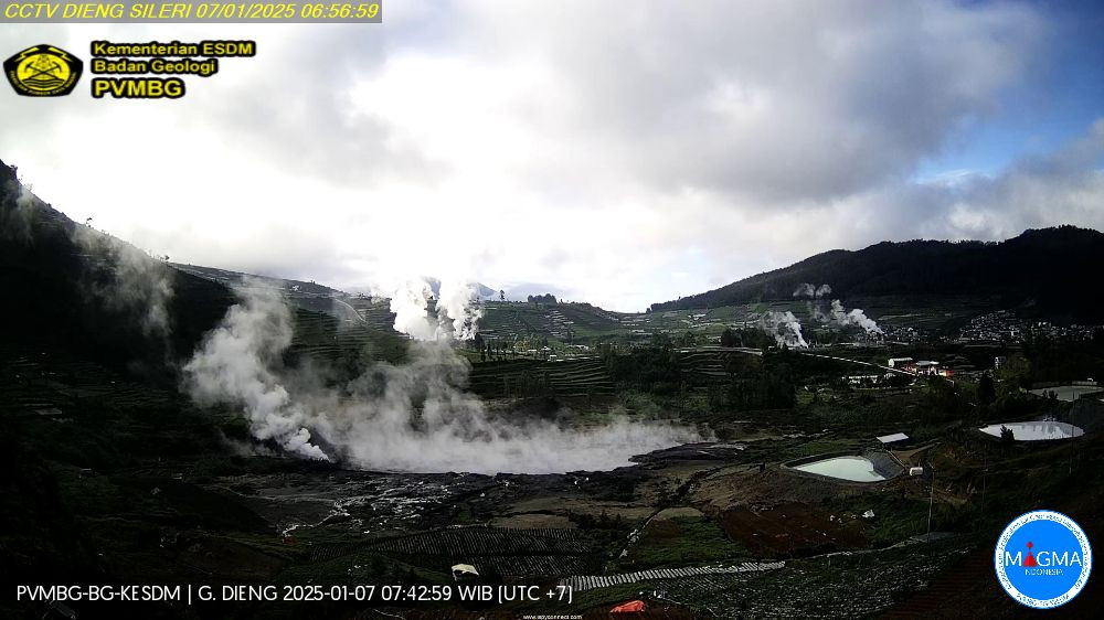 Kawah sileri Gunung Dieng mengalami erupsi freatik. (Foto: MAGMA)