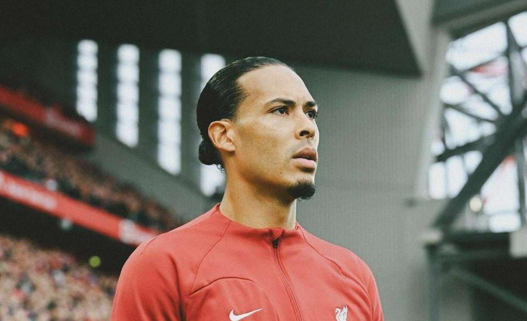 Kapten Liverpool Virgil van Dijk keluhkan kinerja wasit saat timnya kalah dari Tottenham di Piala Carabao 2024-2025