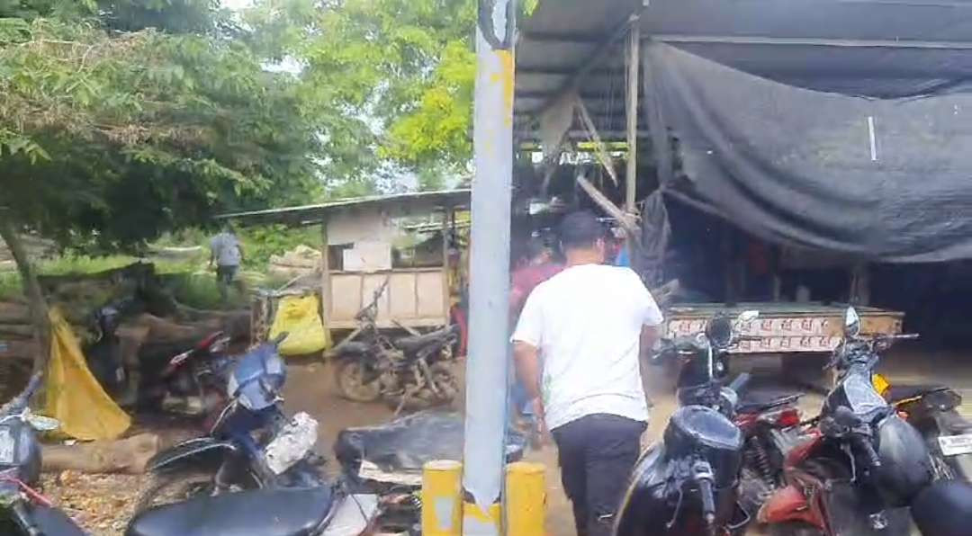 Lokasi judi sabung ayam di Dusun Pambon, Desa Brengkok, Kecamatan Brondong, usai digerebek polisi setempat. (Foto: Istimewa)