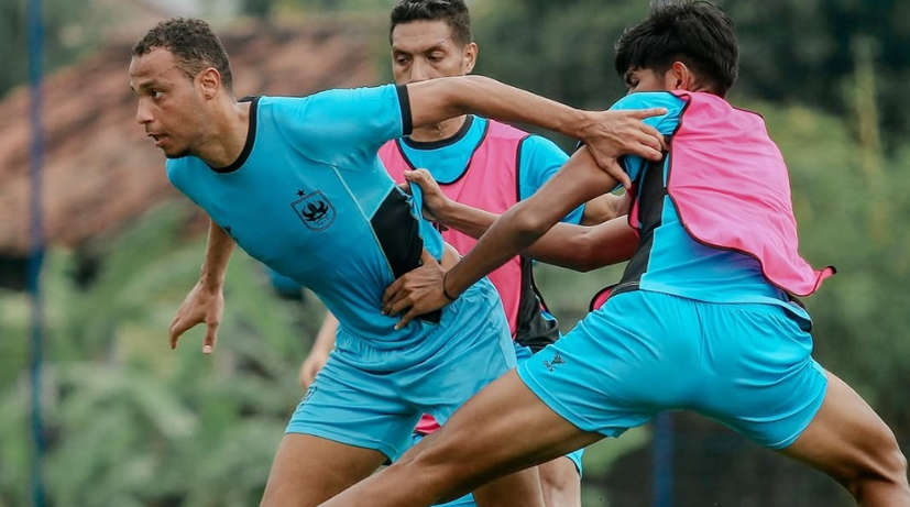 Pemain PSIS Semarang saat berlatih. (Foto: Liga Indonesia Baru)