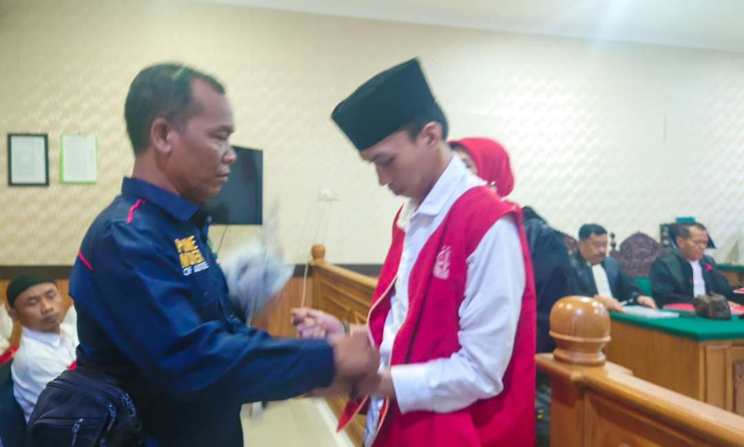 Terdakwa Yosep saat sidang di PN Sidoarjo, Jawa Timur. (Foto: Aini Arifin/Ngopibareng.id)