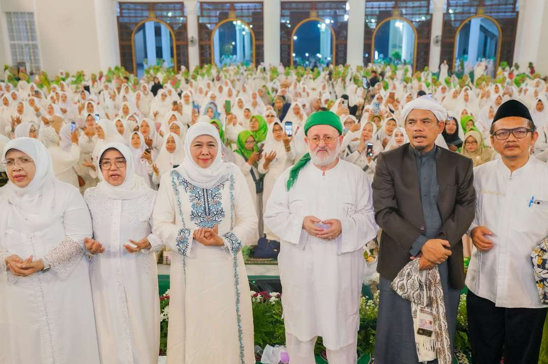 Kajian Tafsir Al Jailani yang  kali ini membahas Surat Al-Baqarah Ayat 74 dengan menghadirkan langsung ulama besar, Syaikh Assayyid Prof. Dr. Muhammad Fadhil Al-Jailani, Jumat (11 Januari 2025) malam. (Foto: kip for ngopibareng.id)