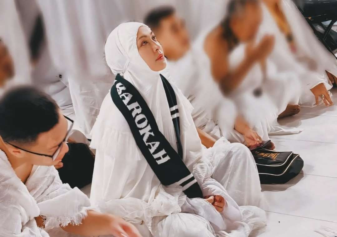 Momen Angelina Sondakh umrah untuk pertama kalinya. (Foto: Instagram)