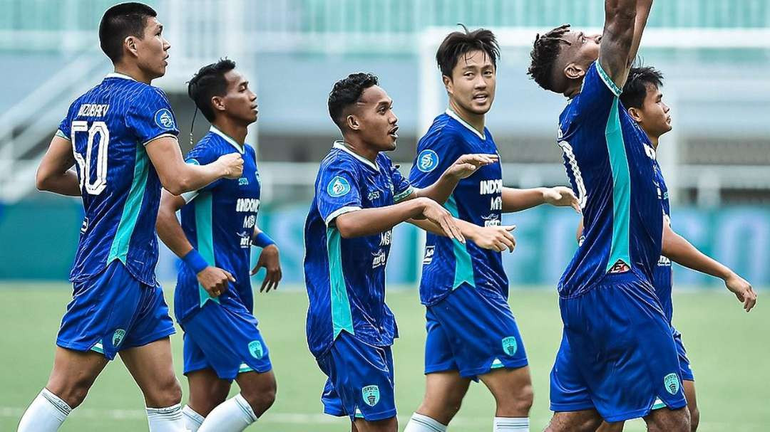 Persita Tangerang berhasil menembus zona empat besar klasemen sementara Liga 1 pekan ke-18 2024-2025 usai mengalahkan PSIS Semarang dengan skor 2-1. (Foto: Instagram @persita)