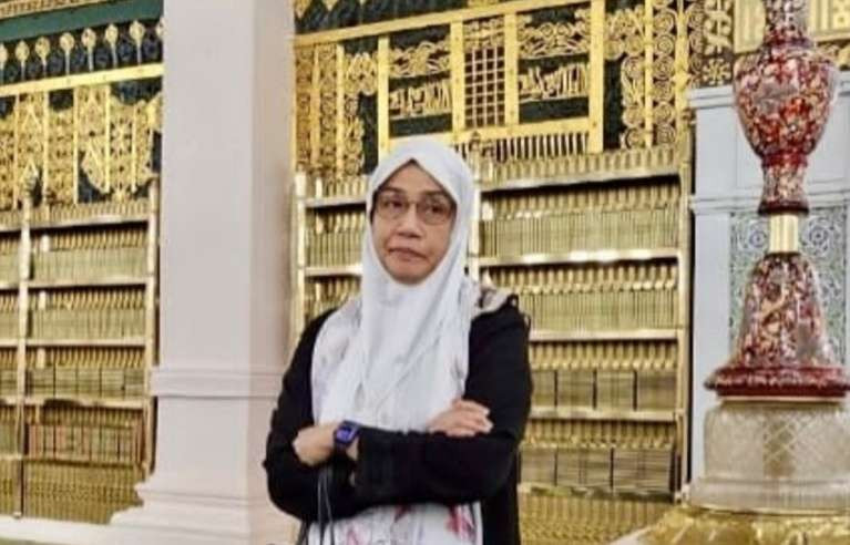 Sri Mulyani, tokoh perempuan Indonesia, saat berada di Raudhah kompleks Masjid Madinah. (Foto:dok/ngopibareng.id)