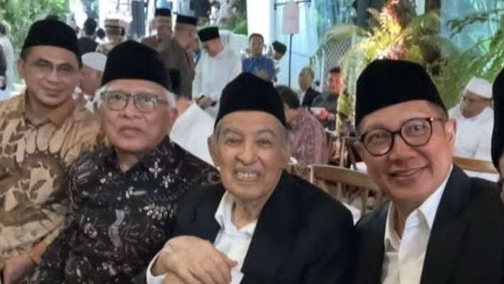 Para tokoh Muslim: KH Ahmad Mustofa Bisri, Prof M Quraish Shihab, dan Lukman Hakim Saifuddin. Sebelah kiri, Wakil Gubernur Jateng terpilih, Taj Yasin. (Foto: dok/ngopibareng.id)