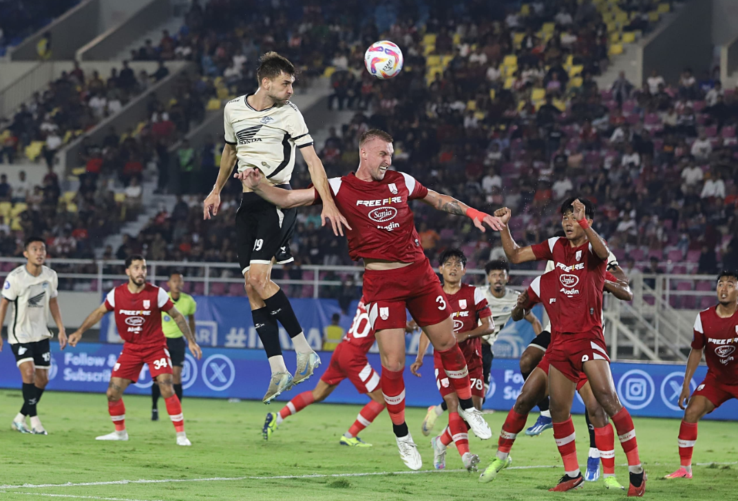 Pertandingan antara Persis Solo Vs PSM Makassar bertempat di Stadion Manahan Solo berakhir dengan skor sementara 0-0 sepanjang babak pertama. (Foto: X @Kliksolo)