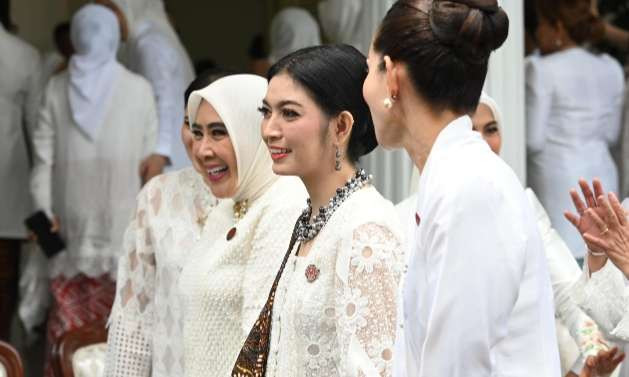 Istri Wapres Selvi Gibran Rakabuming (tengah) saat melantik pengurus Dekranas periode 2024-2029. (Foto; Setwapres)