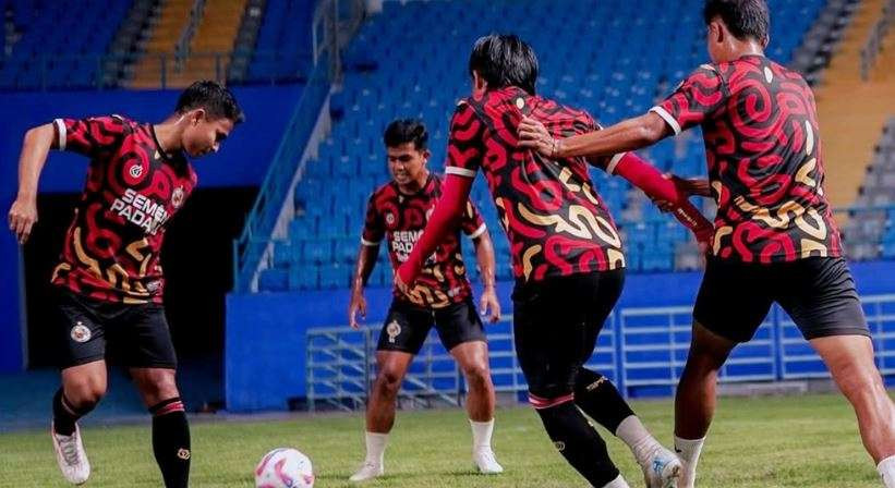 Pemain Semen Padang FC saat berlatih. (Foto: Liga Indonesia Baru)