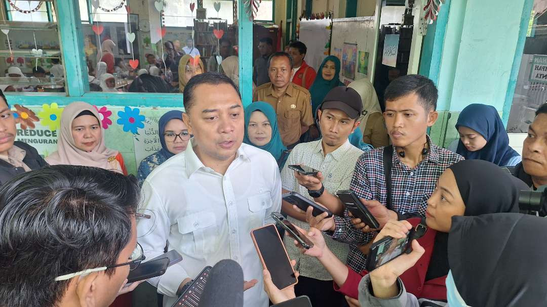 Walikota Surabaya, Eri Cahyadi menyatakan setuju atas wacana pembekalan para kepala daerah terpilih oleh Presiden Prabowo. (Foto: Julianus Palermo/Ngopibareng.id)