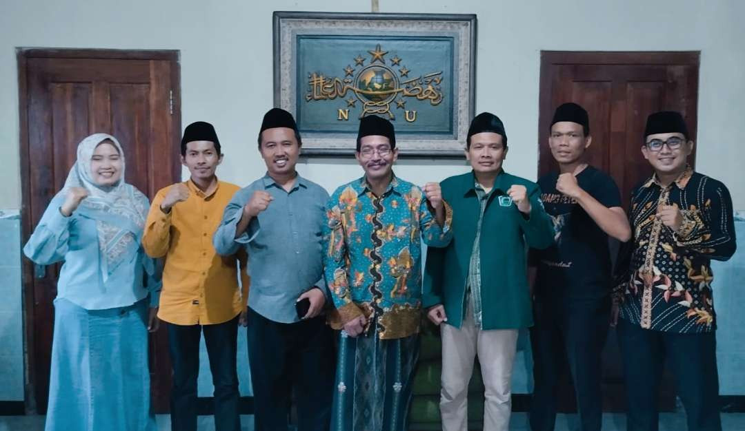 Abdul Hakam Sholahuddin bersama Imam Kusnin Ahmad, Imam Maliki,dan pengurus ISNU Kabupaten Blitar. (Foto: isnu-blitar for ngopibareng.id)