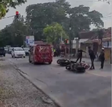 Bentrok antar-Ormas di Blora yang membuat warga resah. (Foto: tangkapan video di medsos)