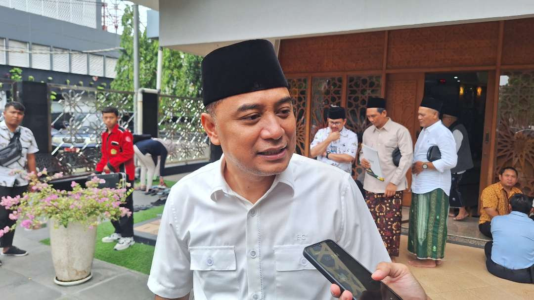 Walikota Surabaya Eri Cahyadi menyampaikan rencana untuk mengadakan diklat kebangsaan bagi para kepala PD terpilih. (Foto: Julianus Palermo/Ngopibareng.id)