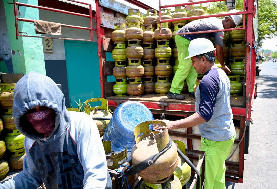 Proses distribusi elpiji 3 kg kepada masyarakat (Foto : istimewa)