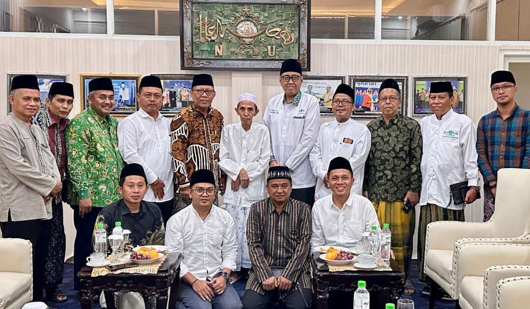 Jajaran PWNU Jatim, panitia Harlah NU dan Raker PWNU Jatim saat koordinasi di Pondok Pesantren Nurul Jadid Paiton, Probolinggo. (Foto:adi/ngopibareng.id)