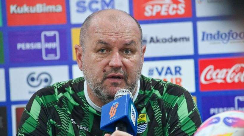 Pelatih Persib, Bojan Hodak, menyebut laga ini akan menjadi duel strategi antara dua tim yang dikenal dengan Permainan menyerangnya. (Foto: Liga Indonesia Baru)