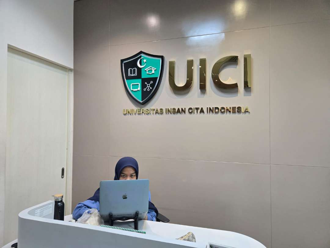 UICI kampus berbasis digital. (Foto: Arif Afandi/Ngopibareng.id)