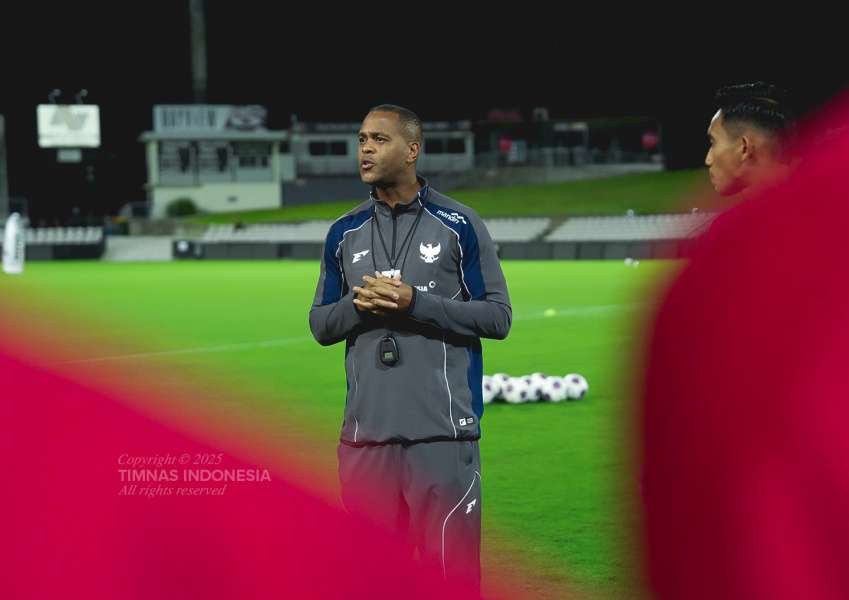 Pelatih Timnas Indonesia Patrick Kluivert dalam sesi latihan. (Foto: PSSI)