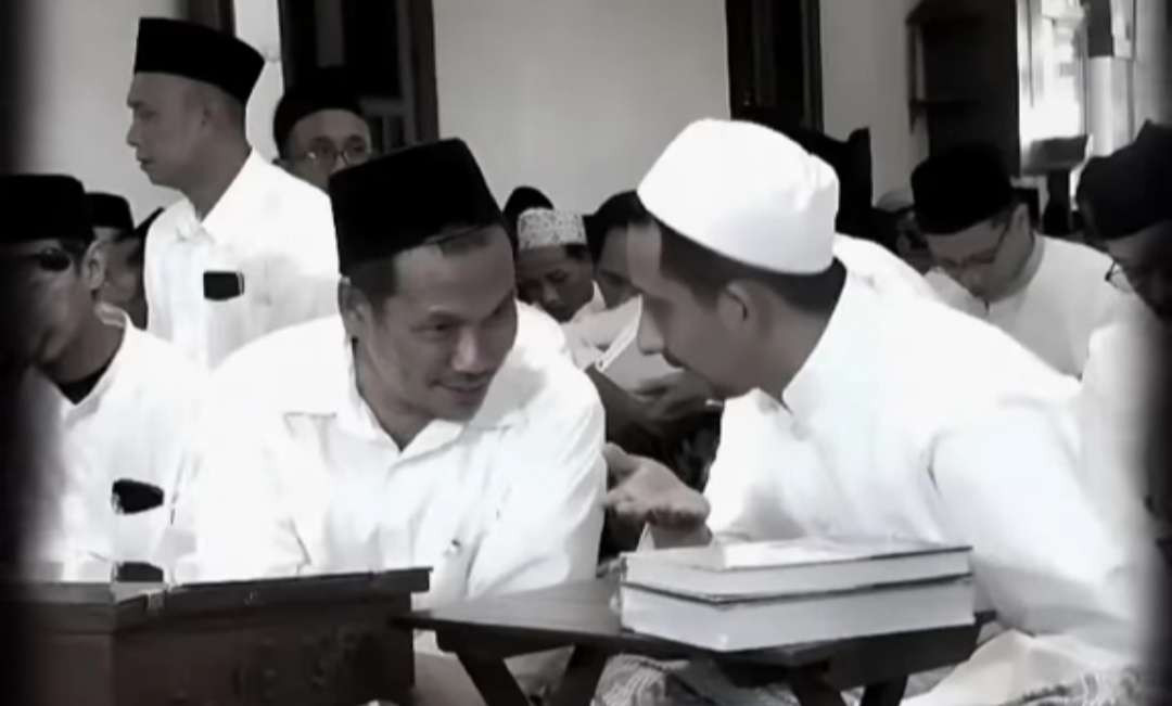 Gus Baha bersama Habib Al Hadar. (Foto: dok/ngopibareng.id)