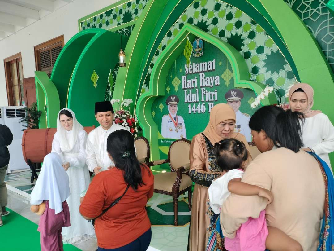 Gubernur Jawa Timur Khofifah Indar Parawansa menggelar open house di Gedung Negara Grahadi, Surabaya, Senin 31 Maret 2025.