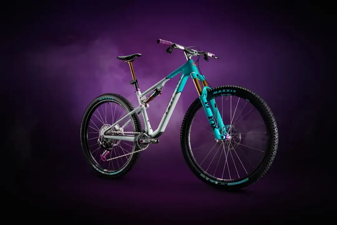 Yeti ASR Cross Country yang spesial dengan warna ikonik tahun 90an