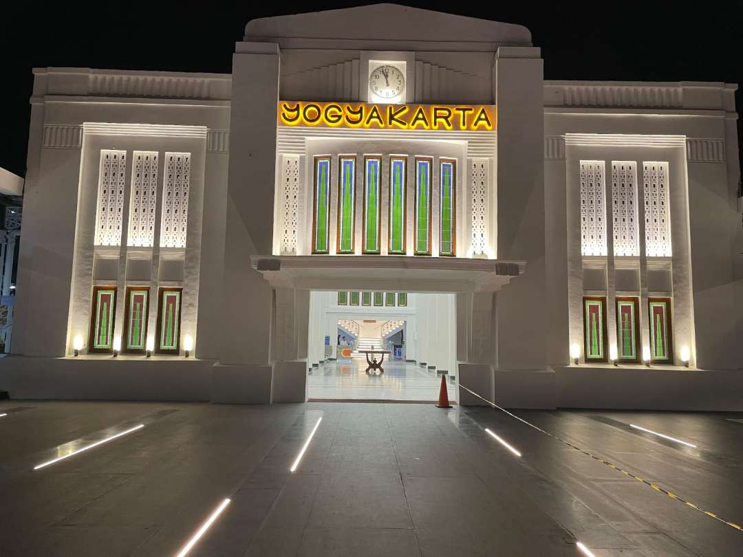 Wajah Stasiun Tugu Jogja yang baru. (Foto: Arif Afandi/Ngopibareng.id)