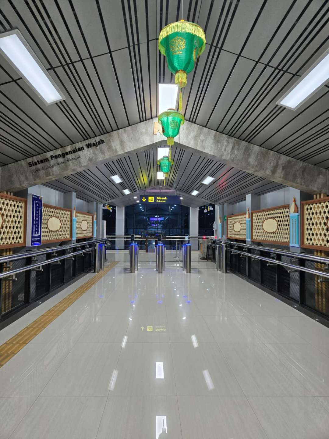 Stasiun Purwokerto ini tak kalah dengan stasiun sentral di Berlin, Jerman. 