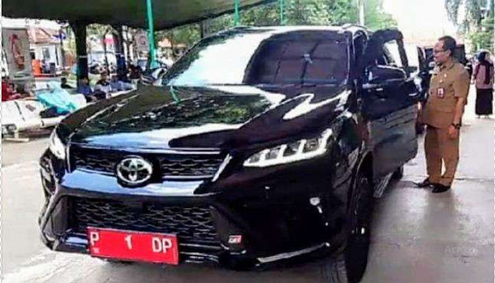 Mobil dinas baru Toyota Fortuner milik Bupati Situbondo dari alokasi anggaran APBD 2025. (Foto: istimewa)
