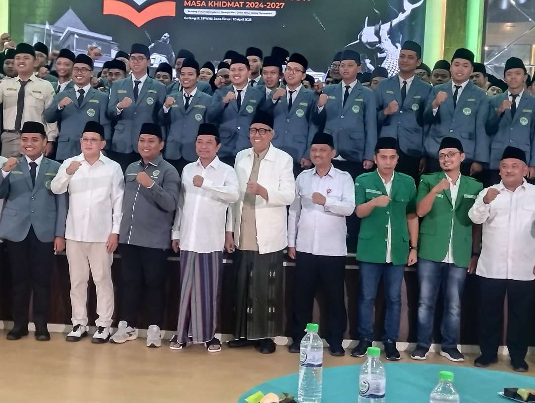 Sekretaris PWNU Jatim DR Ir HM Faqih dalam pelantikan PW IPNU Jatim 2024-2027 di Auditorium PWNU Jatim, Minggu (20 April 2025) malam. (Foto: adi/ngopibareng.id) 