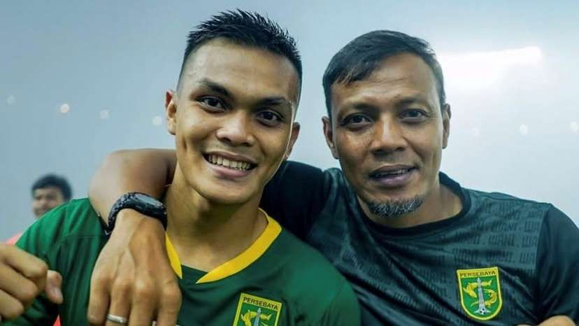 Pulang ke Surabaya Rachmat: Aku moleh teman Yah. (Foto: Liga Indonesia Baru)