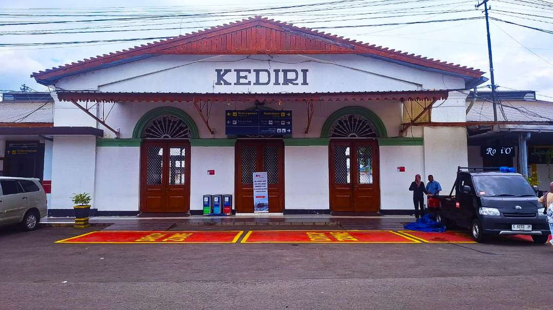 KAI Daop 7 Madiun terus berupaya untuk meningkatkan pelayanan kepada pelanggan, salah satunya adalah dengan penataan Stasiun Kediri. (Foto: Istimewa)