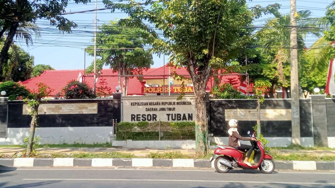 Mapolres Tuban nampak dari depan (dok. Khoirul Huda/Ngopibareng.id)