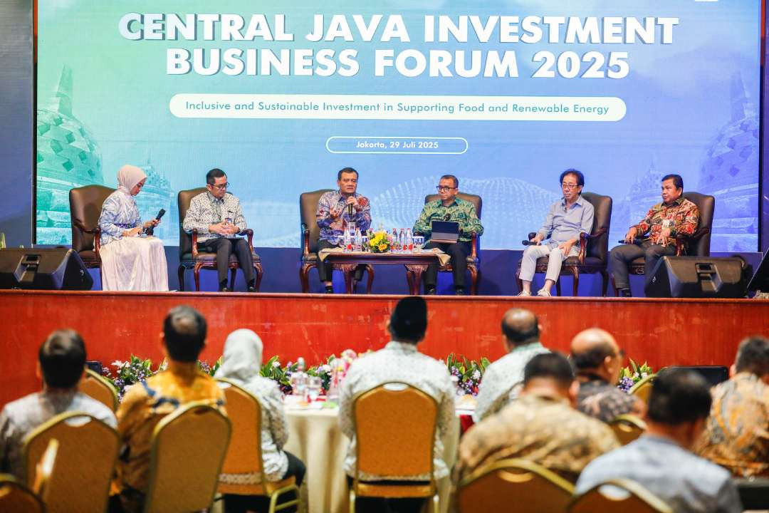 Gubernur Jawa Tengah, Ahmad Luthfi memaparkan keuntungan investasi di Jawa Tengah dalam  Central Java Investment Business Forum (CJIBF) 2025 di Hotel Bidakara Jakarta pada Selasa, 29 Juli 2025. (Foto: Pemprov Jawa Tengah)