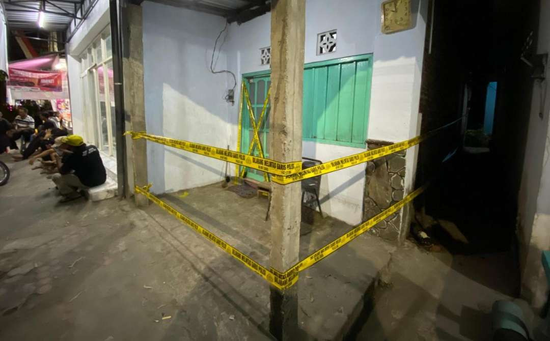 TKP tempat ditemukannya mayat yang diduga dianiaya hingga meninggal dunia (Foto: Istimewa)