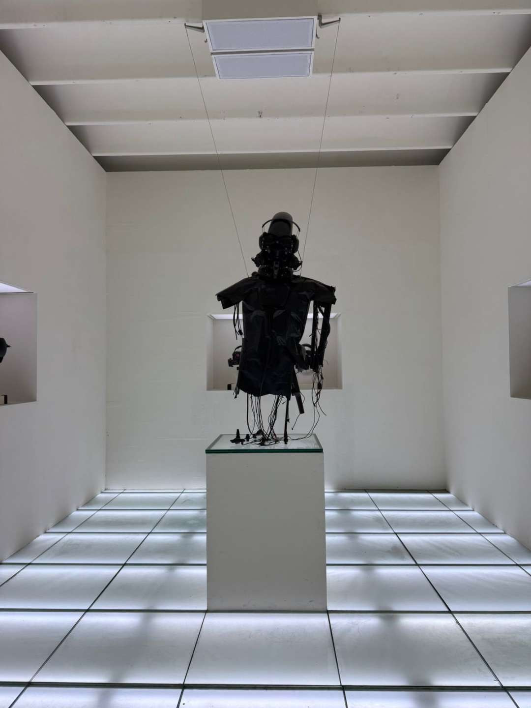 Art Log karya Heri Pemad, salah satu yang digelar di pameran. (Foto: Arif Afandi/Ngopibareng.id)