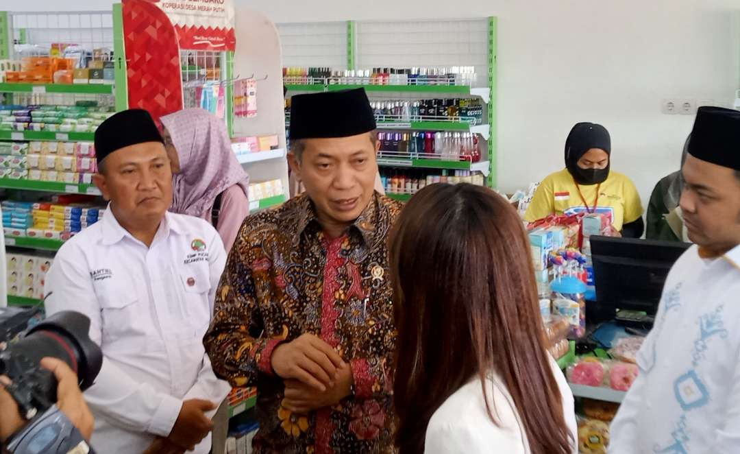 Menteri Koperasi meninjau gerai KDMP Desa Pucangan,Kecamatan Montong, Tuban (dok. Khoirul Huda/Ngopibareng.id)